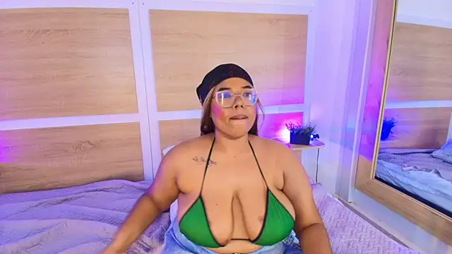 Živý XXX chat Your_big_ebony_goddness