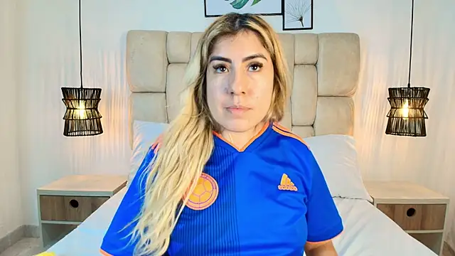 AdharaSmithh Adlı Modelin Canlı XXX Sohbeti