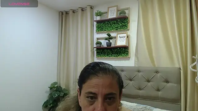 دردشة sasi_luna الجنسية المباشرة