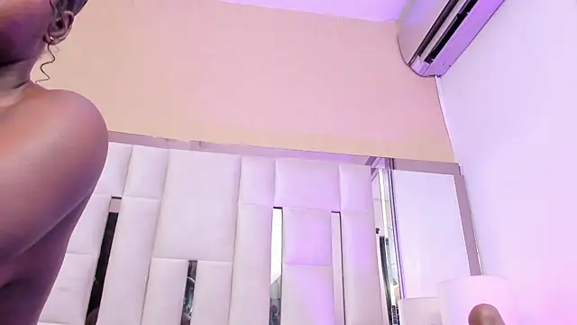 SophiaScottX: онлайн-секс-чат
