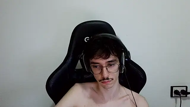 Chat +18 de gabrielNovin17cm ao vivo