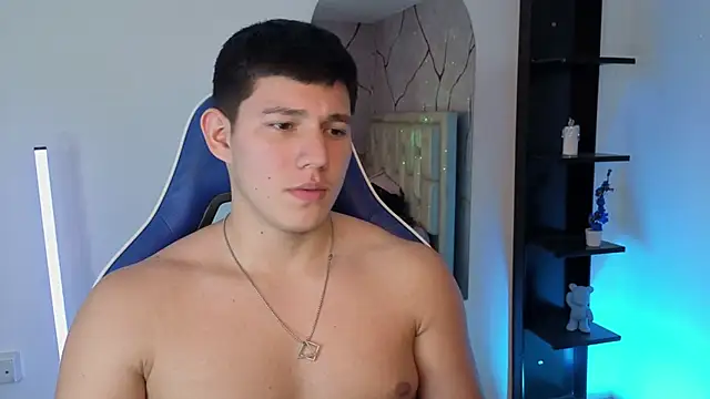 JamesCr_ Adlı Modelin Canlı XXX Sohbeti