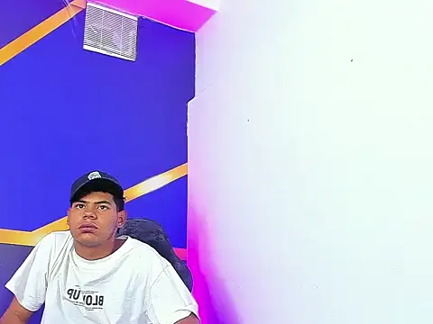 Chat +18 de Alexi_hot23 ao vivo