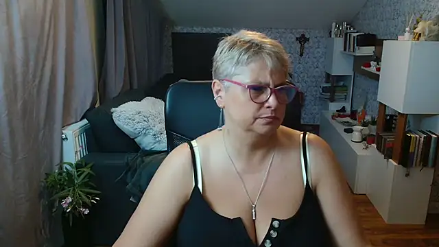 Онлайн чат XXX bigtits4you
