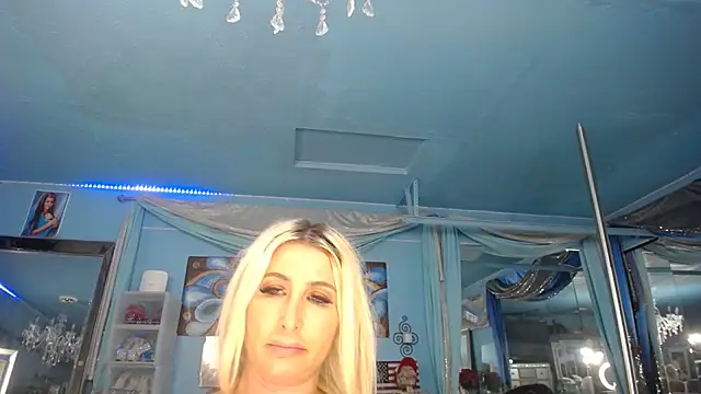 ADRIANNA_FOX Chat XXX in diretta