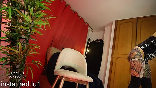 Redlu_1's Live XXX Chat