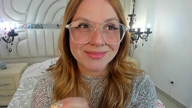 Paulette_roux webcam show