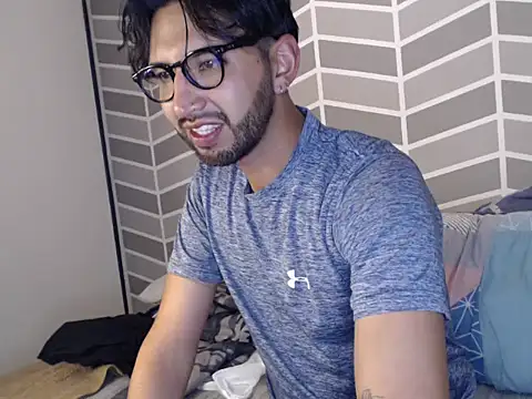 thomass1018's Live XXX Chat