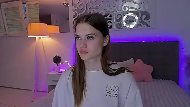 LuisaClover live XXX chat