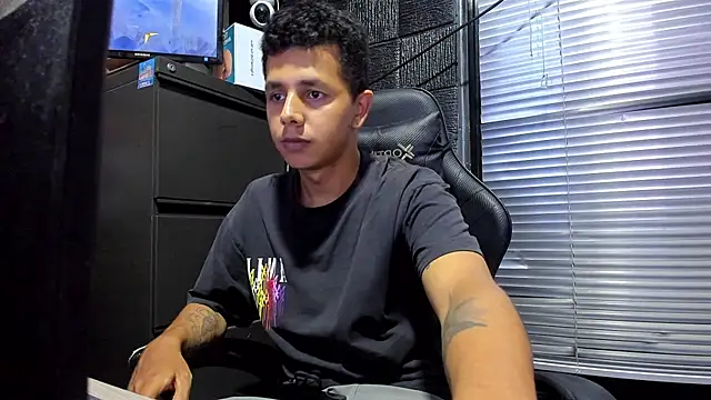 Show de boy_bigcock24cm na webcam