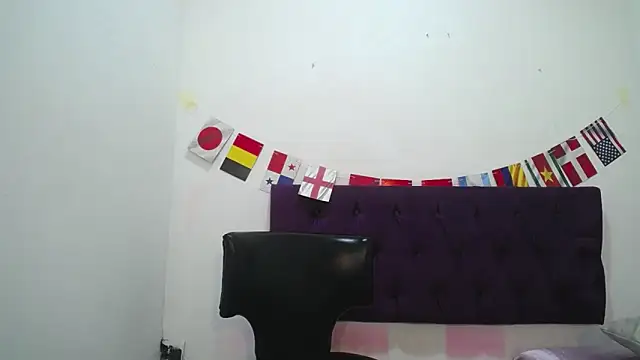 Little18Doll live XXX chat