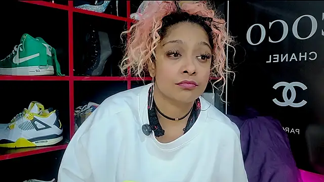 Chatroom XXX en direct de Indianbrownie