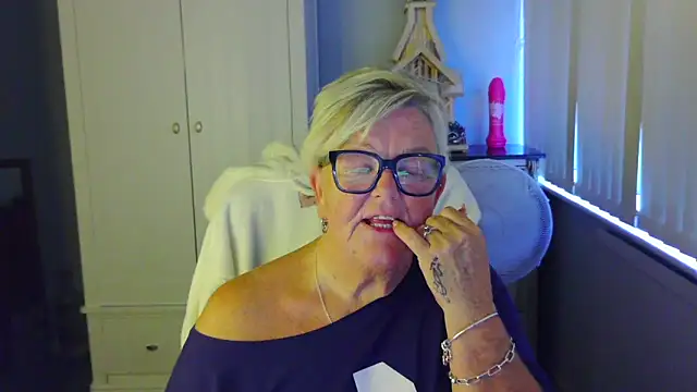 BridgetBlueEyes live XXX chat