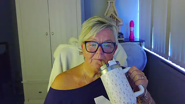 BridgetBlueEyes' Live XXX Chat