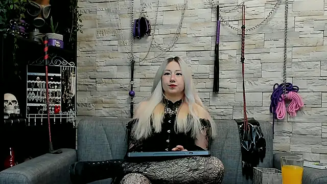 Miss_Kaz live XXX chat