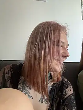 Chatroom XXX en direct de FionaMurr