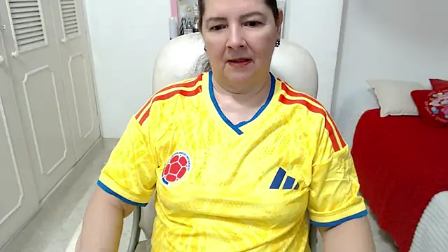 leonela_69 live XXX chat