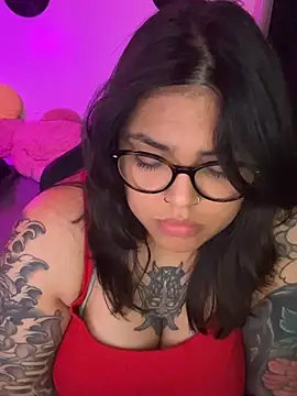 צ'אט XXX בשידור חי של miacanela_xo