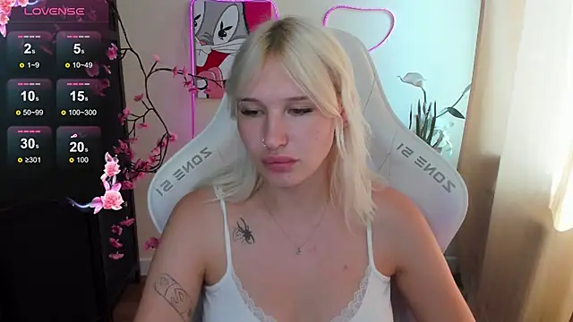 EvelinaLuu Chat XXX in diretta