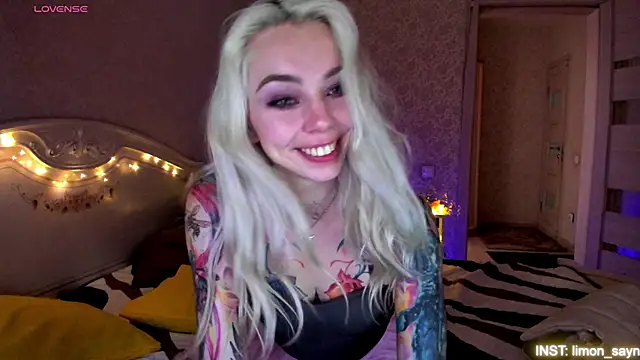LillyMoure_'s Live XXX Chat