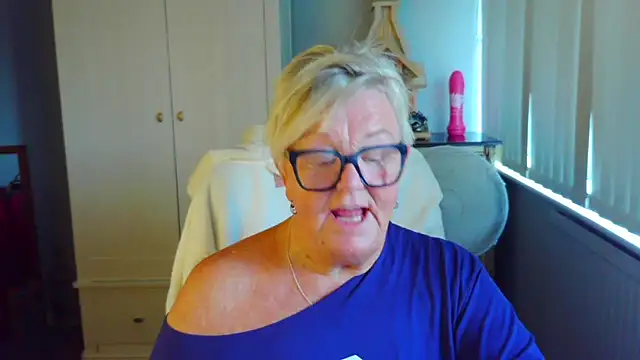BridgetBlueEyes live XXX chat