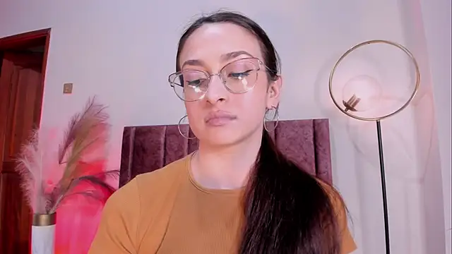 AndraCyruss' Live XXX Chat