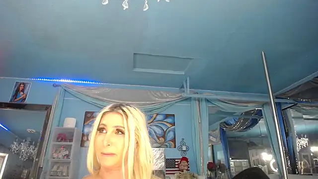 ADRIANNA_FOX live XXX chat