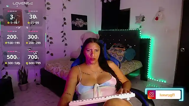 Pocahontaslovex's Live XXX Chat