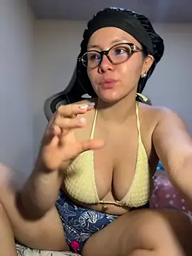 צ'אט XXX בשידור חי של solecito_22
