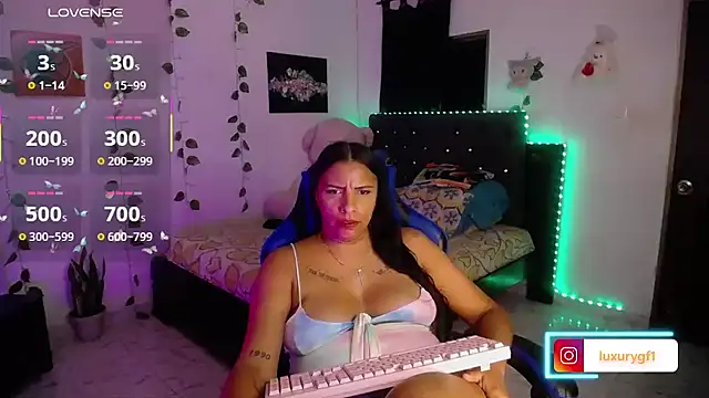 Pocahontaslovex's Live XXX Chat