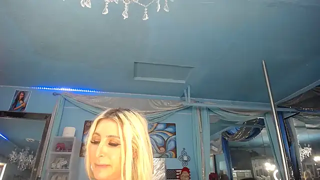ADRIANNA_FOX live XXX chat