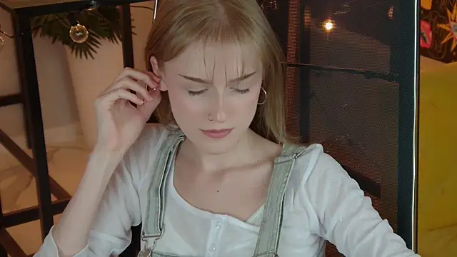 KiraMontoya live XXX chat