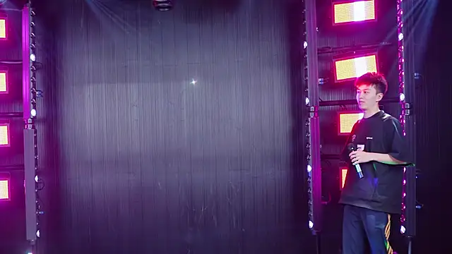 YD-BoyのライブXXXチャット