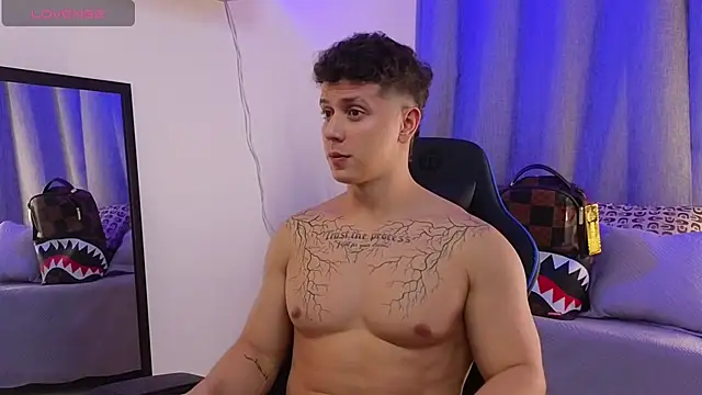 Chatroom XXX en direct de ASHTON_HILS