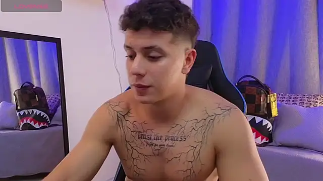 ASHTON_HILS' Live XXX Chat