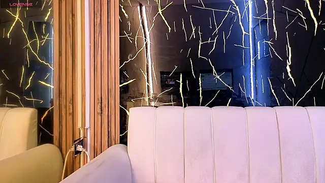 Carolina_pm Adlı Modelin Canlı XXX Sohbeti