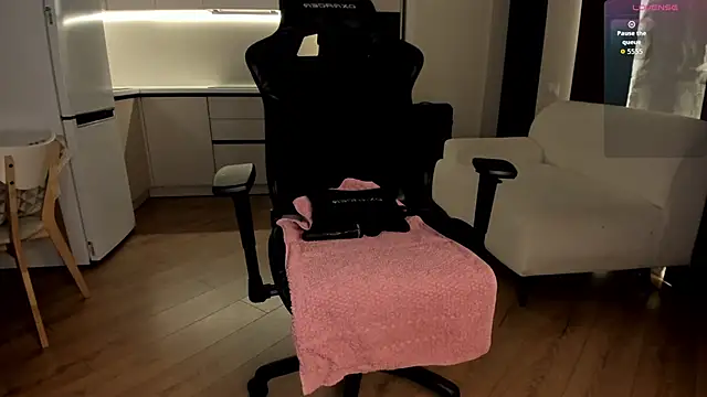 צ'אט XXX בשידור חי של amy_akime