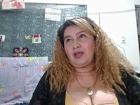 Perla1981-- Live XXX Chat