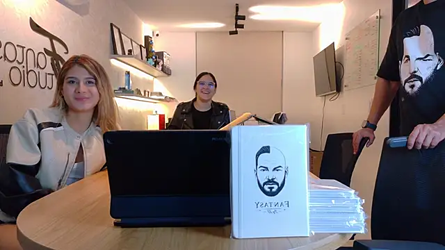 XXX chat uživo modela SecretKnigth