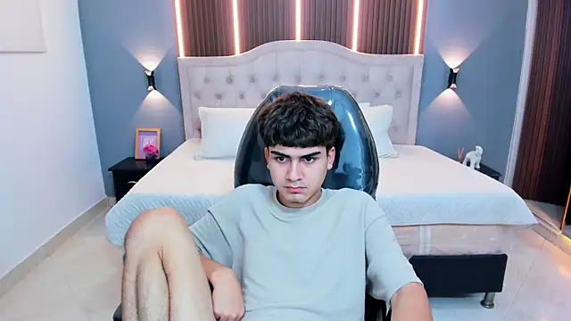 Tommy18__'s Live XXX Chat