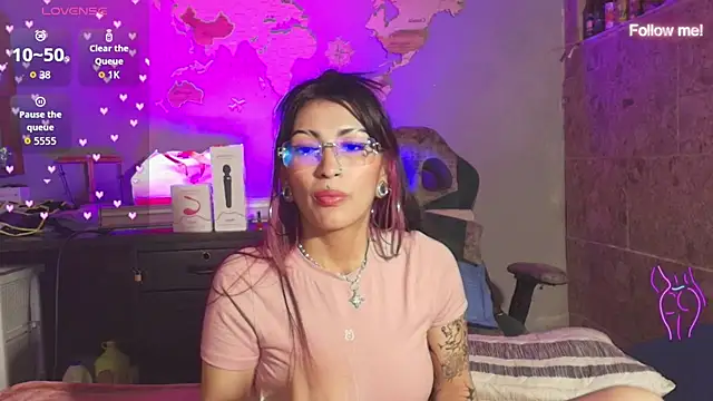 XXX chat uživo modela mia_devine_