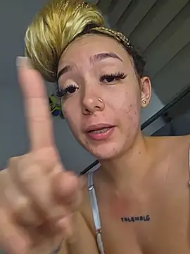 alaia_princess élő XXX-chatje