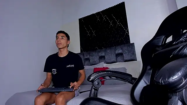 ThiagoSexy005 现场XXX聊天