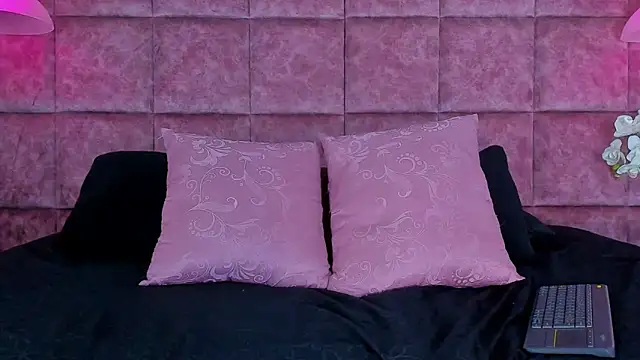 Chat +18 de SharonTygaX ao vivo