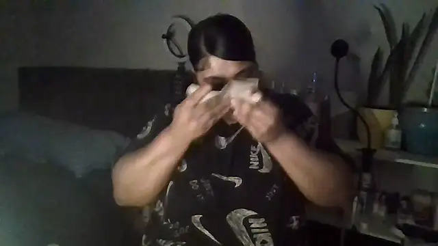 XXX chat uživo modela 1n0nlythroat