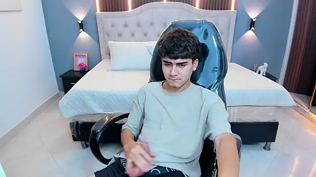 Chat XXX ao vivo de Tommy18__