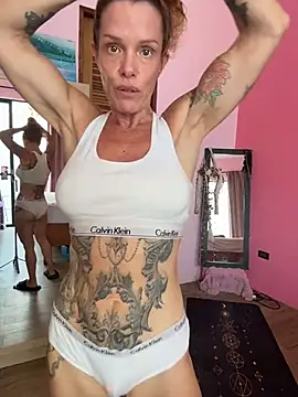 Онлайн чат XXX mommyselenafit_
