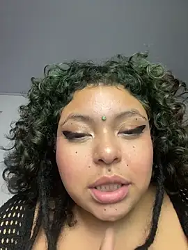 Capitaldoll420 Adlı Modelin Canlı XXX Sohbeti