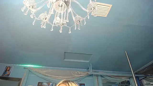 Chat +18 de ADRIANNA_FOX ao vivo