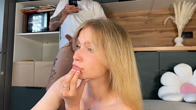 Adelovenick's Live XXX Chat